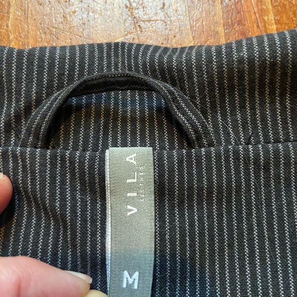 Dark navy blue almost black striped jacket with embellished pockets. Size M/S - Picture 2 of 3